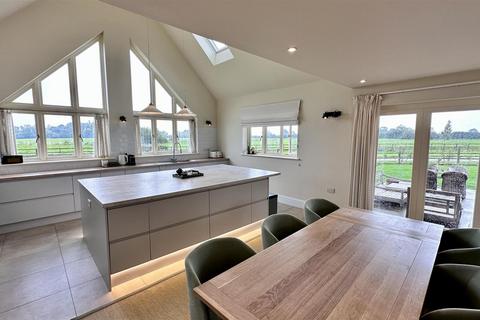 5 bedroom barn conversion to rent, Park Lane, Faringdon SN7