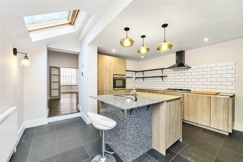 3 bedroom terraced house to rent, Balfern Street, Battersea, SW11