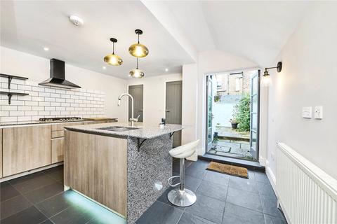 3 bedroom terraced house to rent, Balfern Street, Battersea, SW11