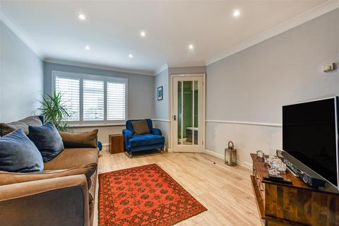 3 bedroom terraced house for sale, St Georges Walk, Eastergate