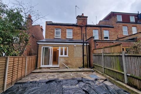 3 bedroom end of terrace house for sale, Middle Road, East Barnet, EN4