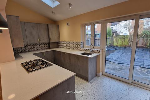 3 bedroom end of terrace house for sale, Middle Road, East Barnet, EN4