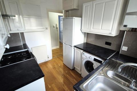 2 bedroom flat to rent, Blundell Road, Edgware