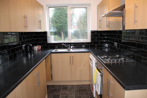 3 bedroom semi-detached house to rent, Sinclair Avenue, Prescot, Merseyside