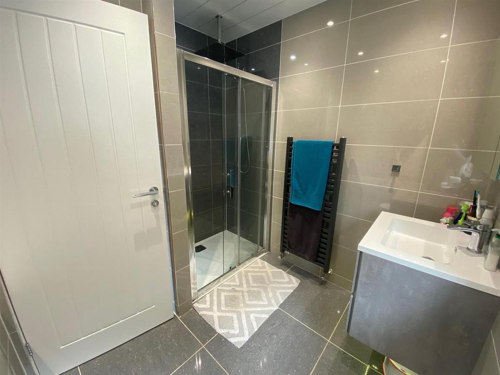 BATHROOM  .jpg