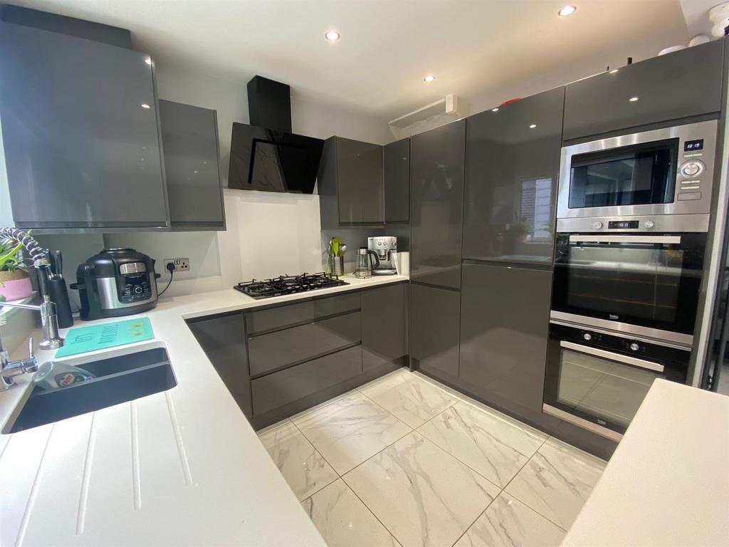 KITCHEN .jpg