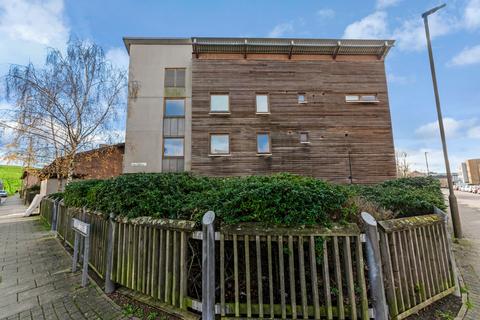 2 bedroom flat to rent, Tor Grove, London SE28