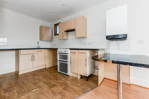 2 bedroom flat to rent, Tor Grove, London SE28