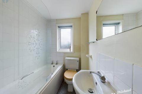 1 bedroom flat for sale, Chequers Court, Aylesbury