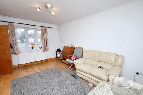 3 bedroom end of terrace house to rent, Brent Place, Barnet