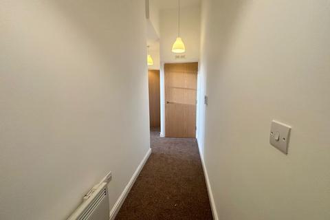 2 bedroom flat to rent, College Gate, Salisbury Close, CW2