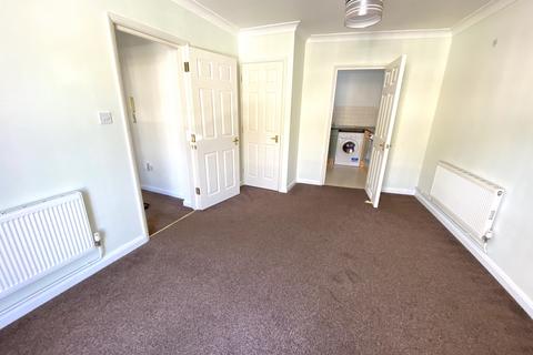 2 bedroom flat to rent, Queens Road, Gosport PO12