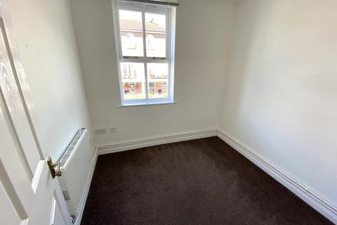 2 bedroom flat to rent, Queens Road, Gosport PO12