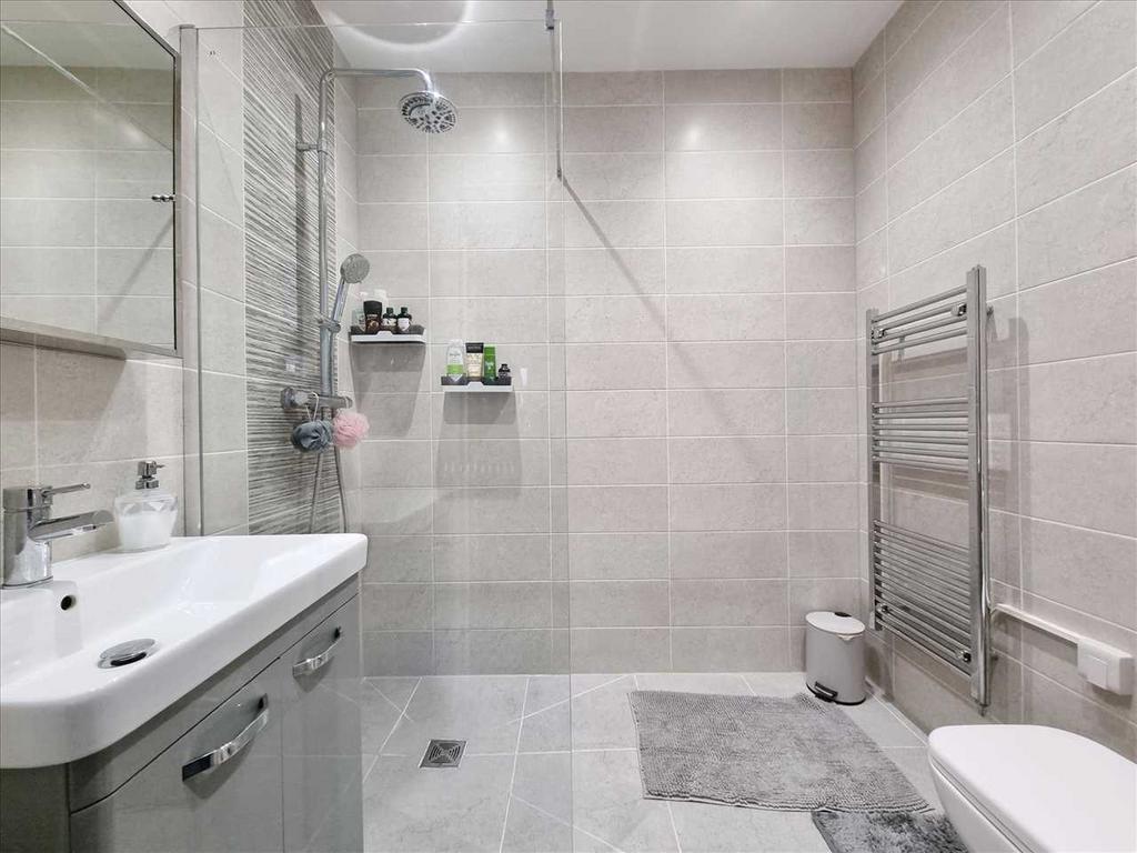 Shower Room: