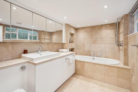 4 bedroom flat to rent, Onslow Square, London, SW7