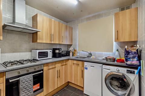7 Bledlow Close, London, SE28 8HF