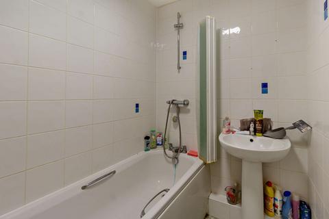 7 Bledlow Close, London, SE28 8HF