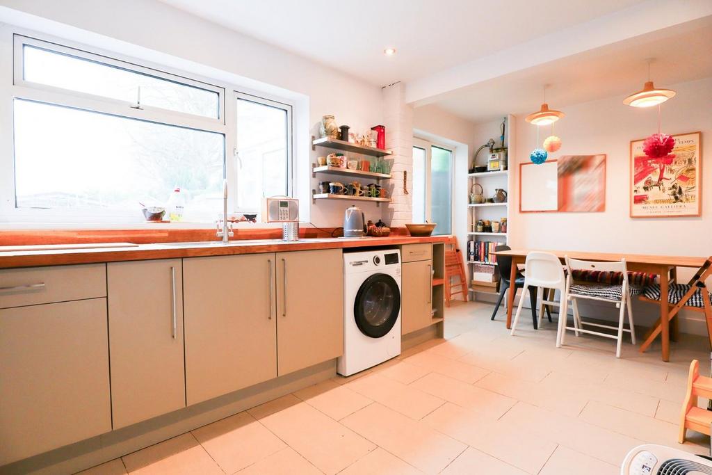 Kitchen (2).jpg