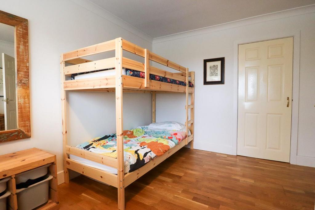 Bedroom 1 (2).jpg