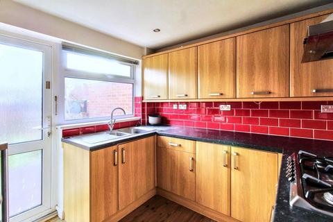 3 bedroom semi-detached house to rent, Lockwood Road, Beeston, NG9 1NP