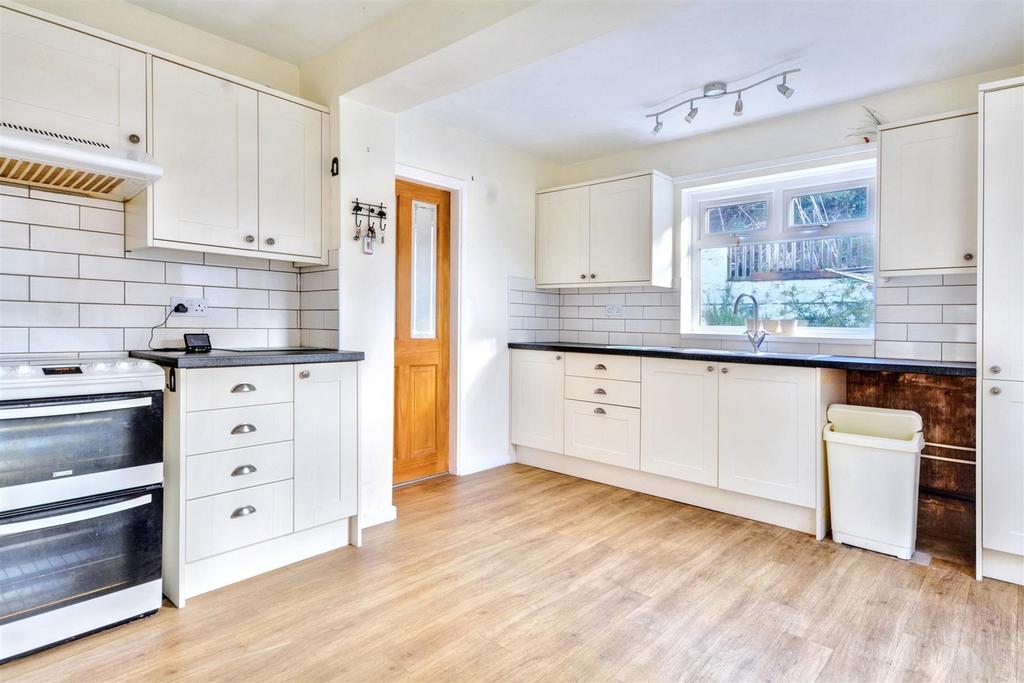 Kitchen 1.jpeg