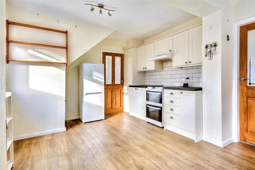 Kitchen 2.jpeg