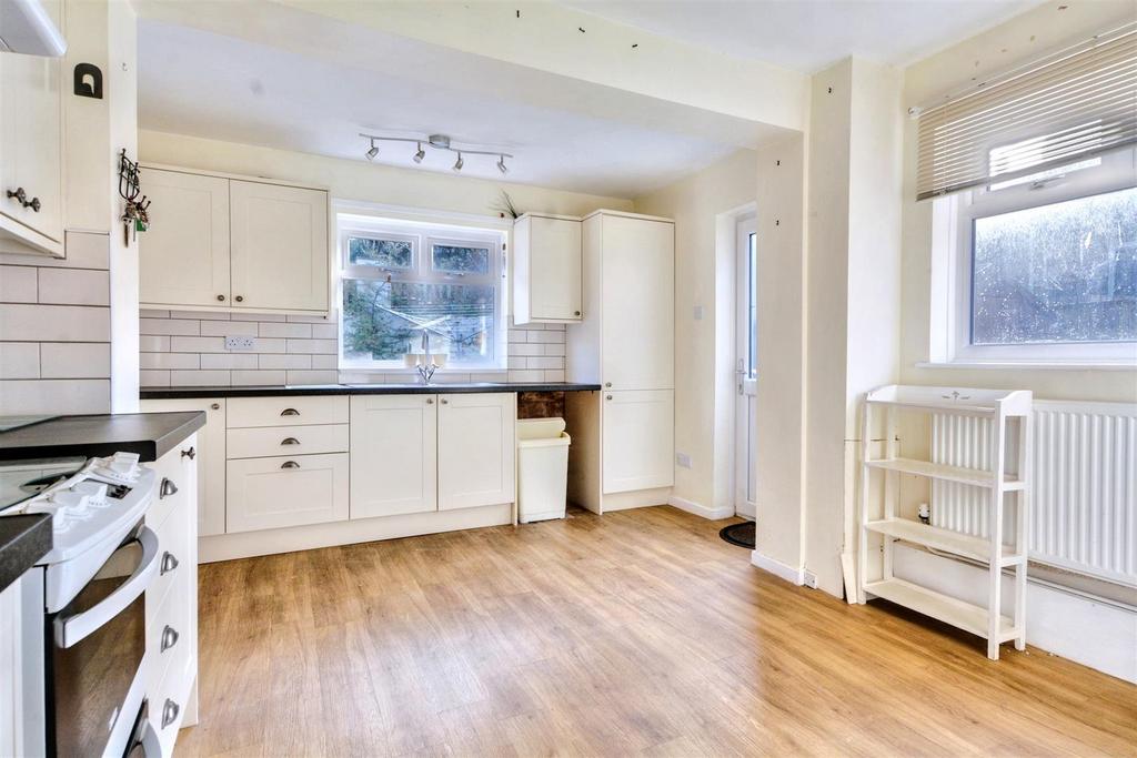 Kitchen 4.jpeg