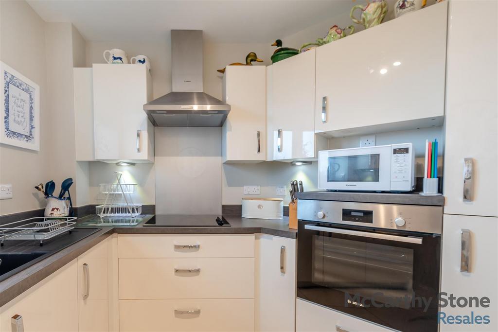 8633325-interior18.jpg