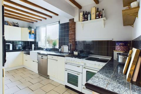 565 Crewe Road, Wistaston, Crewe, CW2 6PU