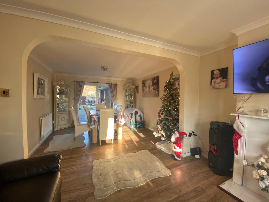 Three bed terraced house to rent Cygnet Avenue, F
