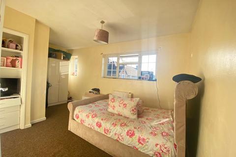 undefined, Feltham TW14