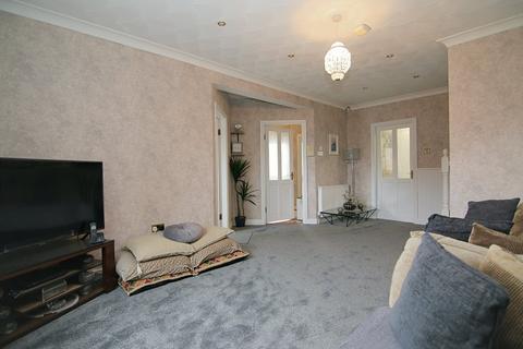 9 Highlands Close, Bradford, BD7 4BL