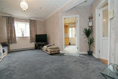 9 Highlands Close, Bradford, BD7 4BL