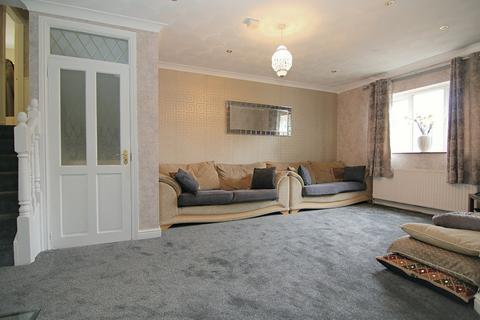 9 Highlands Close, Bradford, BD7 4BL