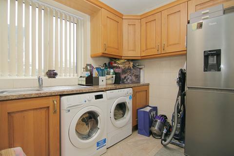 9 Highlands Close, Bradford, BD7 4BL