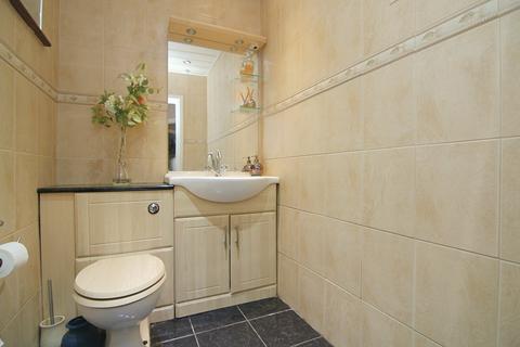 9 Highlands Close, Bradford, BD7 4BL
