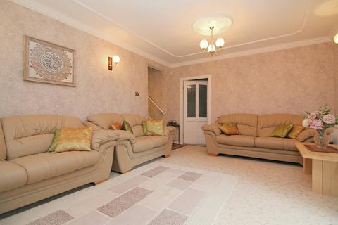 9 Highlands Close, Bradford, BD7 4BL