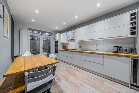 4 bedroom terraced house for sale, Gassiot Road, Tooting