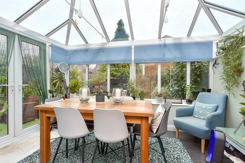 51 Low Meadow, Halling, Rochester, ME2 1LX