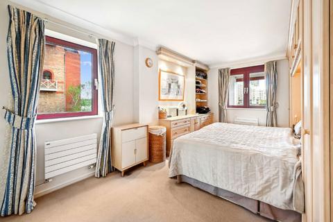 2 bedroom flat for sale, William Morris Way, London SW6