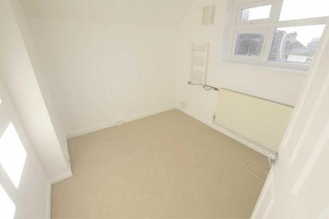 2 bedroom flat to rent, Moat Crescent, Finchley