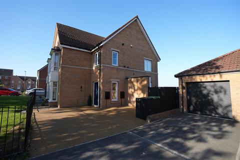 22 Tailor Close, Scholes, Cleckheaton, BD19 6AT