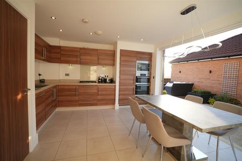 22 Tailor Close, Scholes, Cleckheaton, BD19 6AT