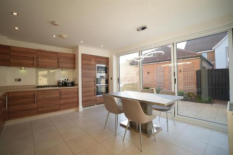 22 Tailor Close, Scholes, Cleckheaton, BD19 6AT
