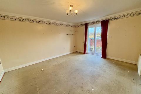 2 bedroom flat for sale, Low Laithes, Sowerby Bridge