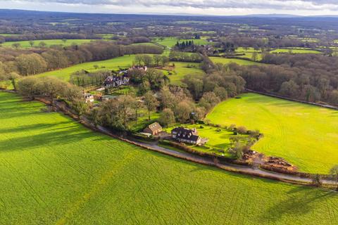 4 bedroom detached house for sale, Hillhouse Lane, Horsham RH12