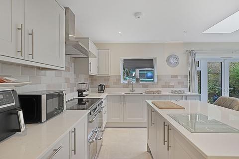 4 bedroom semi-detached house for sale, Roding View, Buckhurst Hill, IG9