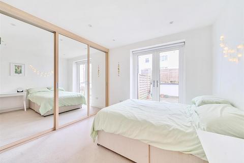 3 bedroom flat for sale, The Avenue, London,NW6