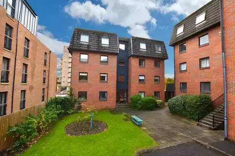 2 bedroom apartment to rent, Laurel Place, Glasgow G11
