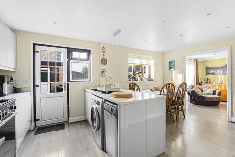 8 Old School Close, Caversfield, Bicester, OX27 8TW